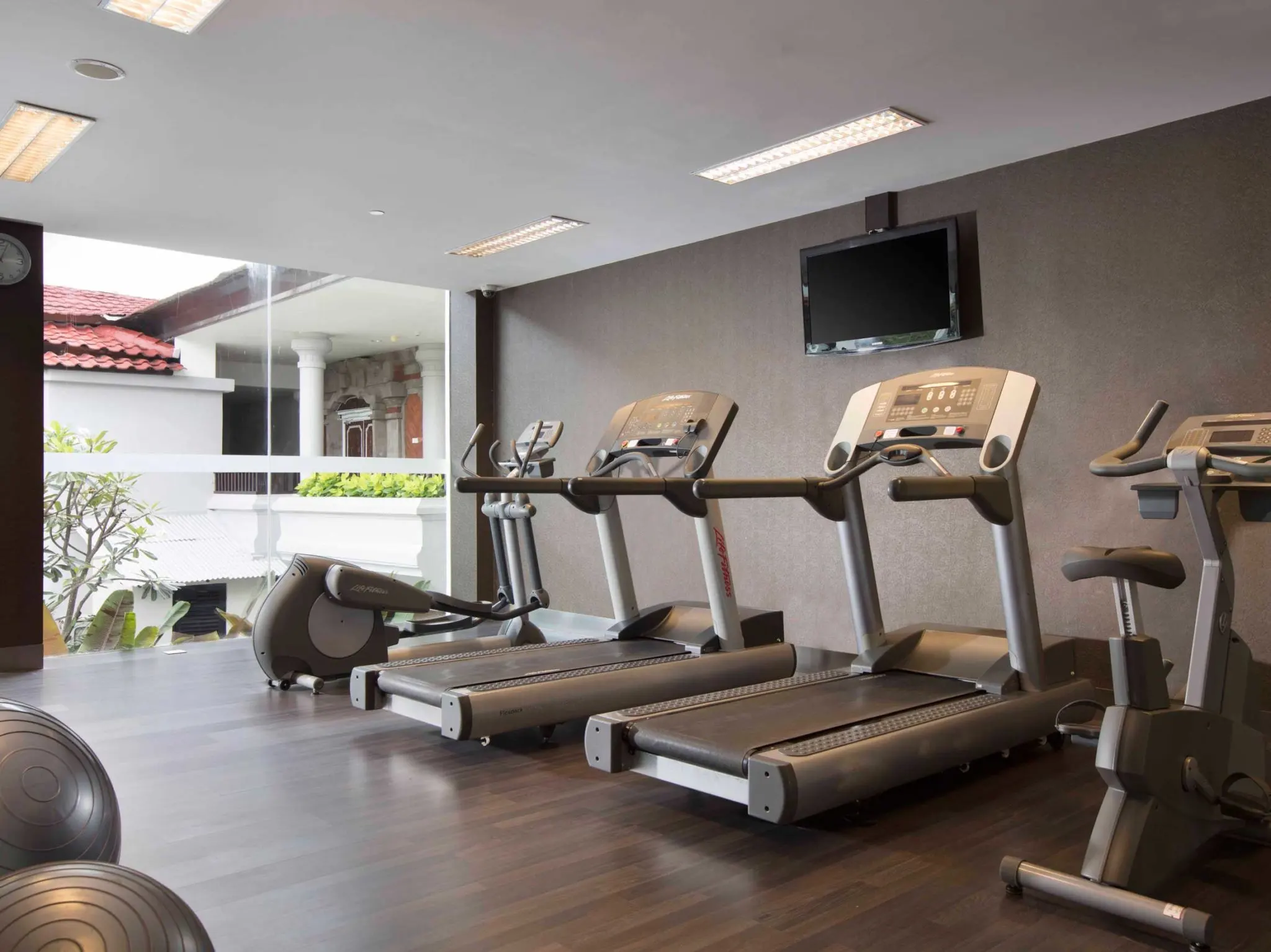 recreations holiday inn resort baruna