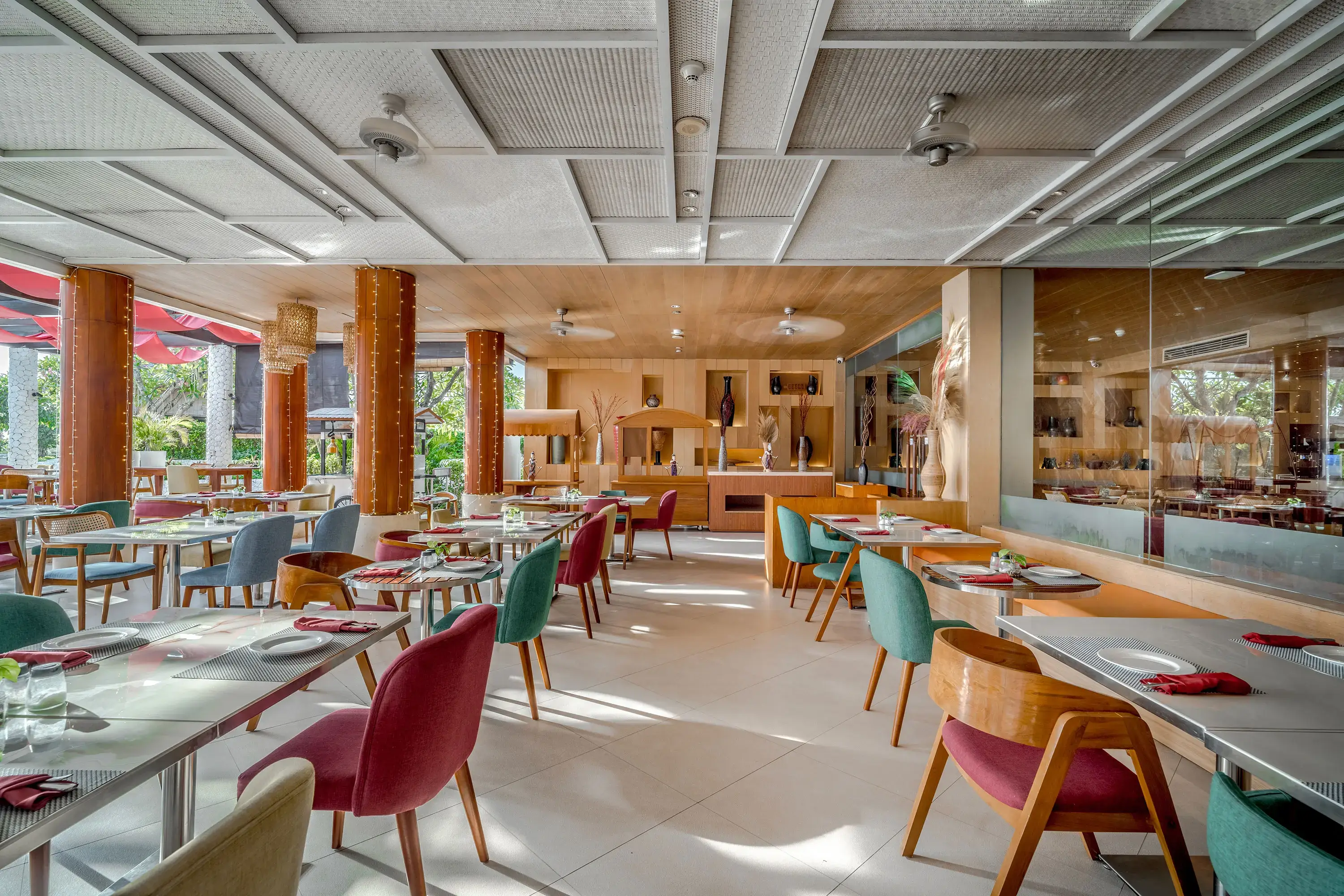 Holiday Inn Resort Baruna dining images