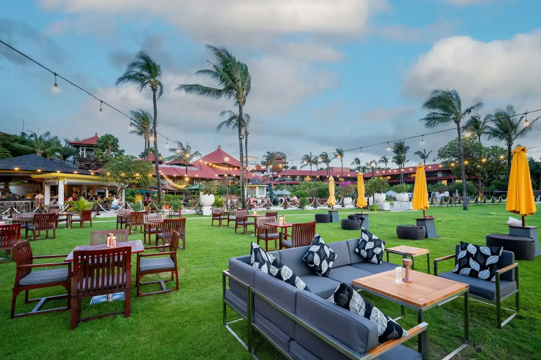 Holiday Inn Resort Baruna Bali Dining